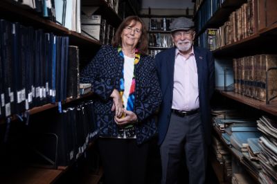 La profesora Ruiz recibió el Premio Nacional de Ciencias Exactas en 1997 y el profesor Ruiz en 1999. Juntos, también, recibieron el título de Profesor Emérito de la Universidad de Chile el pasado 21 de agosto de 2024.